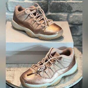 Nike Air Jordan 11 Retro Low Rose Gold Women’s size 7 gently used excellent